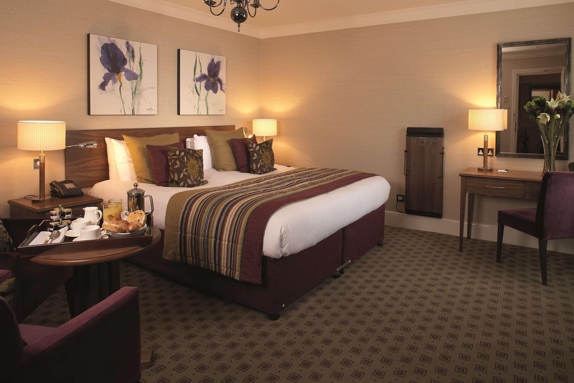 The Bull Hotel; Sure Hotel Collection By Best Western Питерборо Стая снимка