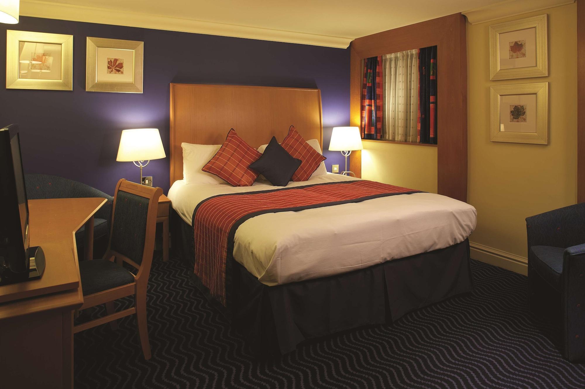 The Bull Hotel; Sure Hotel Collection By Best Western Питерборо Стая снимка
