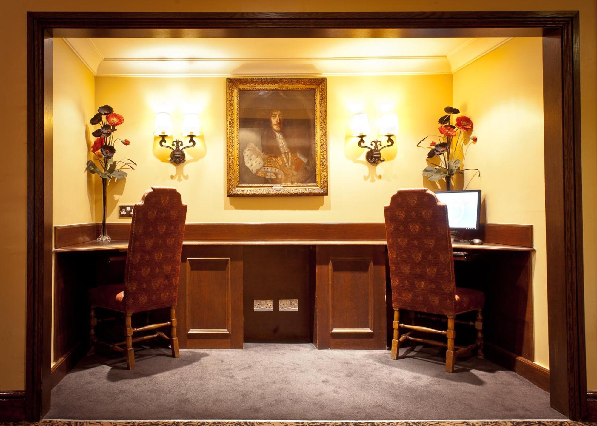 The Bull Hotel; Sure Hotel Collection By Best Western Питерборо Екстериор снимка