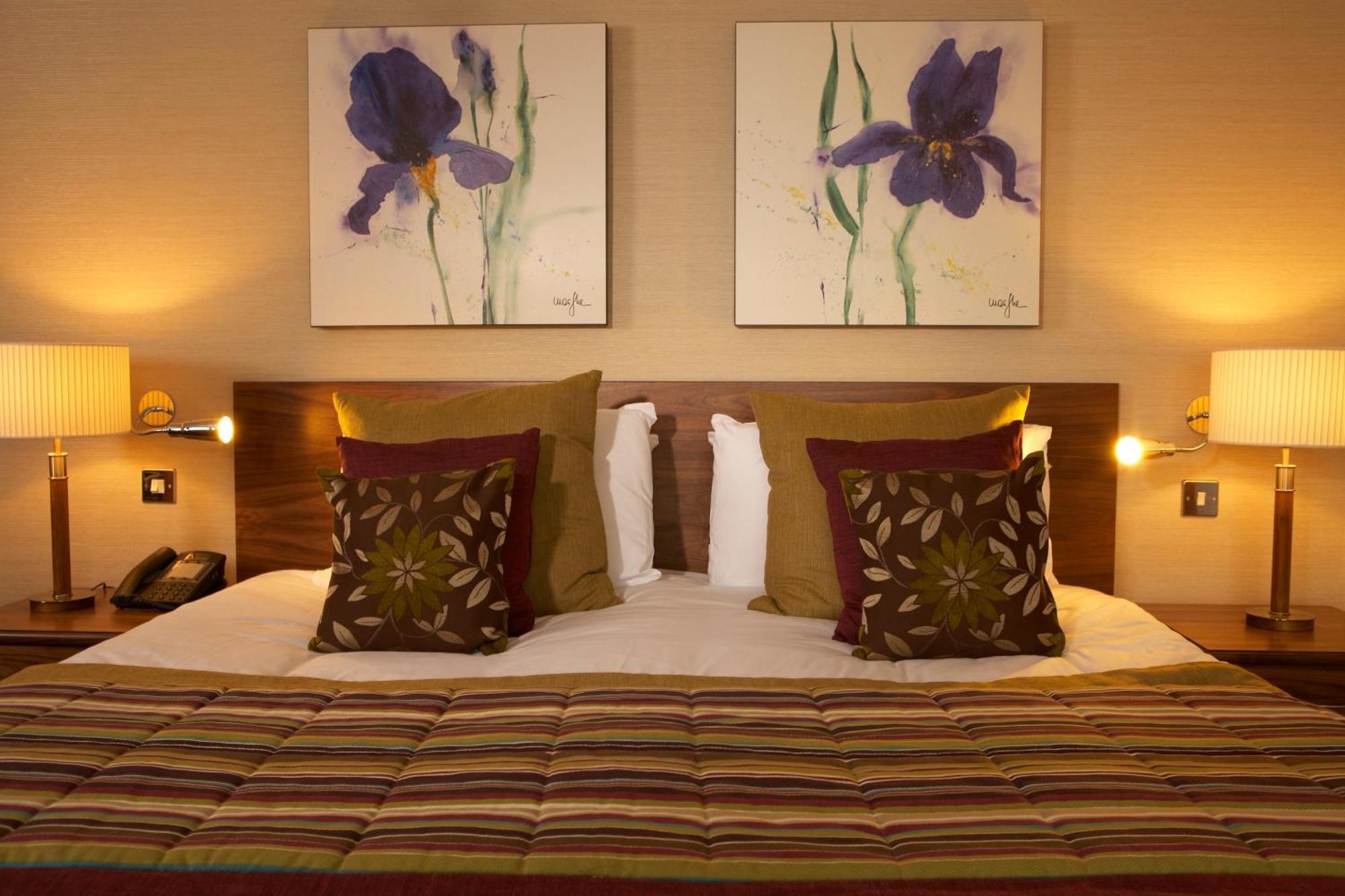 The Bull Hotel; Sure Hotel Collection By Best Western Питерборо Екстериор снимка