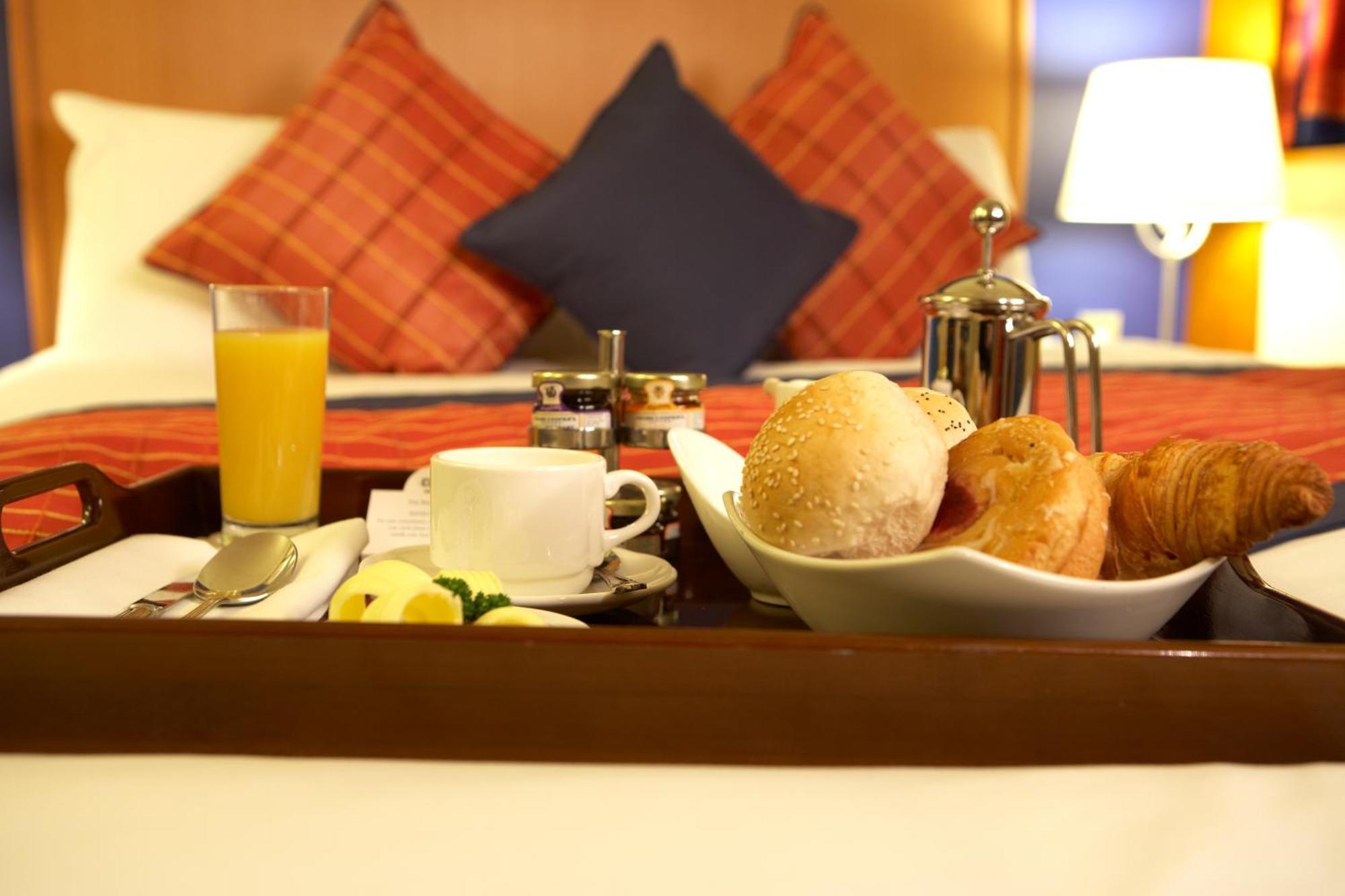 The Bull Hotel; Sure Hotel Collection By Best Western Питерборо Екстериор снимка