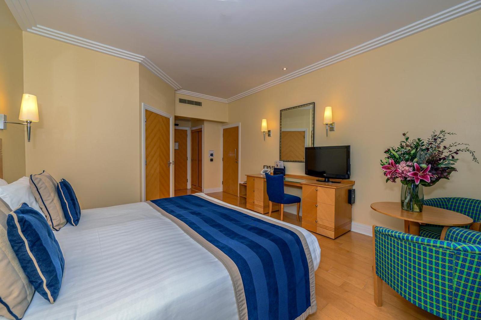 The Bull Hotel; Sure Hotel Collection By Best Western Питерборо Стая снимка