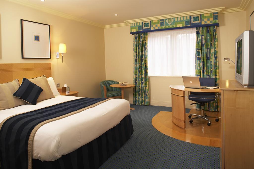 The Bull Hotel; Sure Hotel Collection By Best Western Питерборо Екстериор снимка