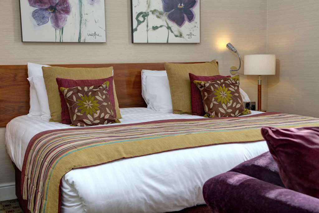 The Bull Hotel; Sure Hotel Collection By Best Western Питерборо Стая снимка